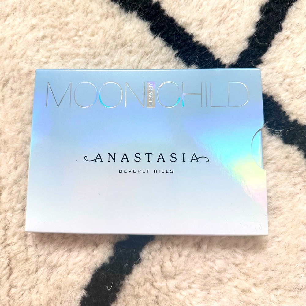 Anastasia Beverly Hills Moonchild Glow Kit Highlighter